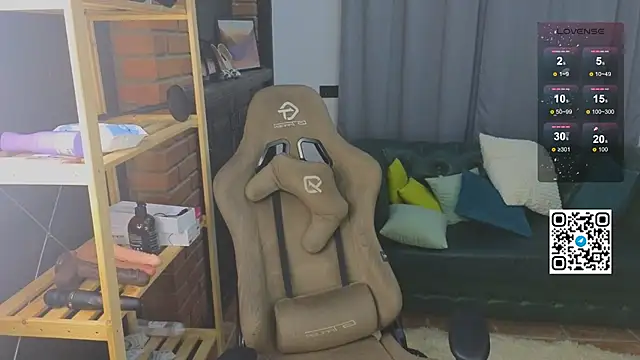 Emmi_Swon's cam snapshot