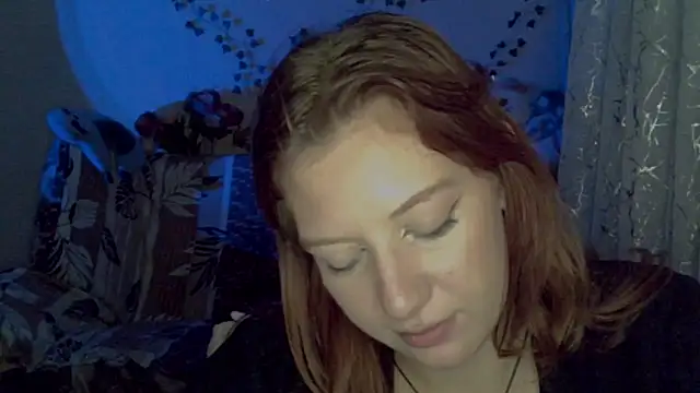 Lily_Ember's cam snapshot