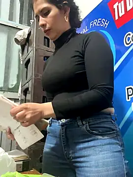 Alysson-- live sex cam