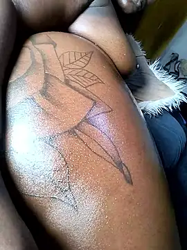 Hugemassivebootie's cam snapshot