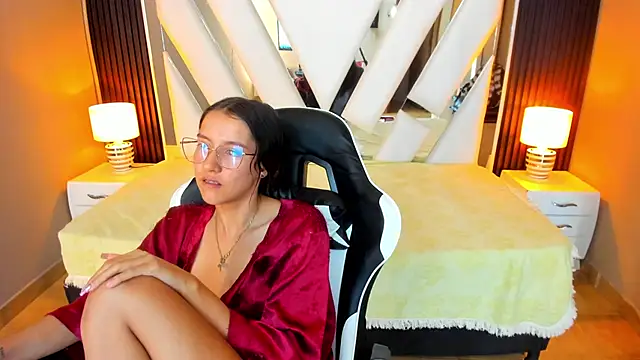 Linda4Petite live sex cam