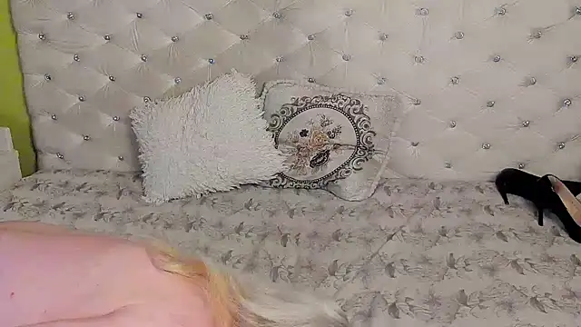 DoraMay live sex cam