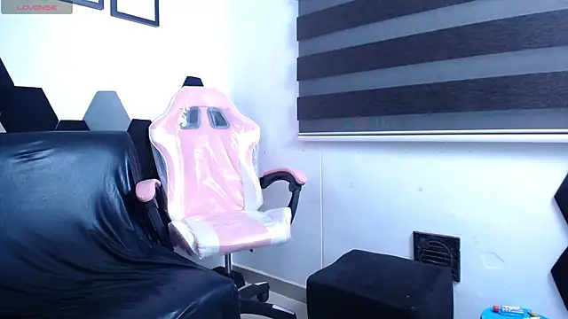 Megan_mdls's cam snapshot