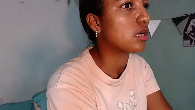 emma_stone54's cam snapshot