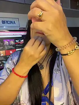 Miah_gomez_'s cam snapshot