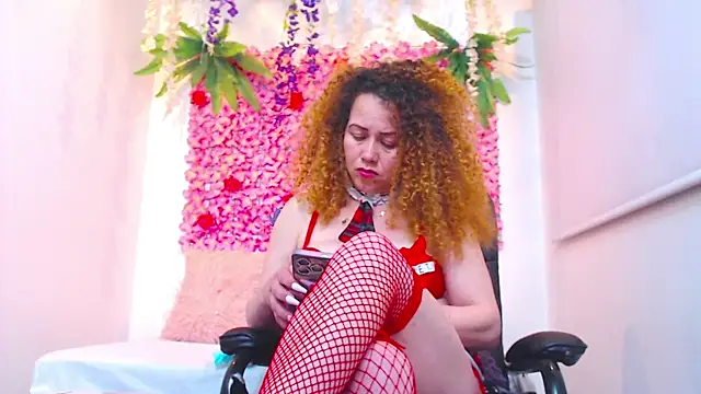 BLONDE_SEXYHOT's cam snapshot