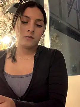 Cami_Leon2's cam snapshot