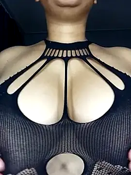 Sultrytits6 live sex cam