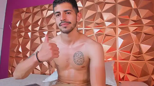 AlejandroStormm live sex cam