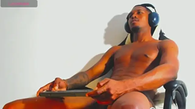 Amir_mikelsen live sex cam