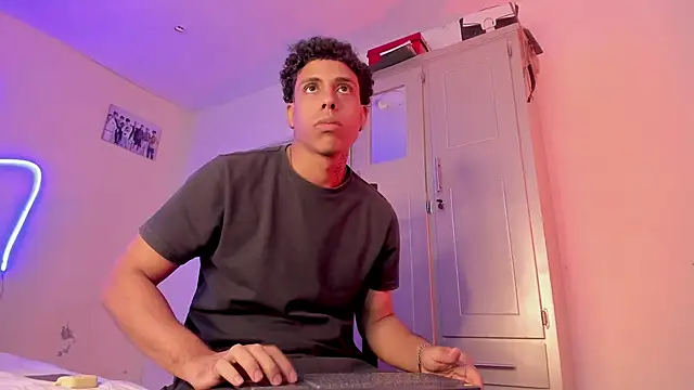 Glader31 live sex cam