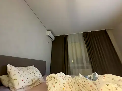 GoldenSexySky's cam snapshot