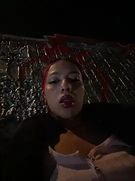 Emilyy-18's cam snapshot