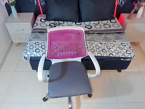 Yineth_Hot's cam snapshot