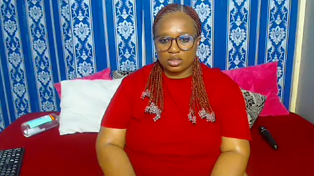 JUICEYLIPS333's cam snapshot