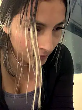 Cami_Leon2's cam snapshot