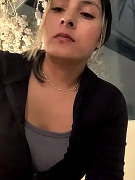 Cami_Leon2's cam snapshot