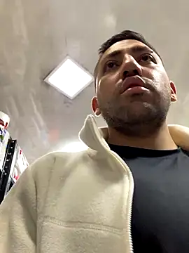 JuanZapata33 live sex cam