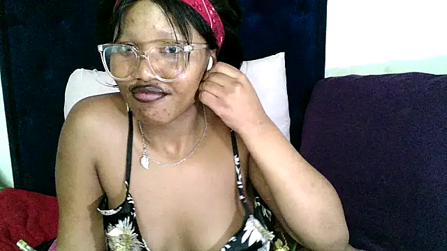 BUNNYCHOWX28's cam snapshot