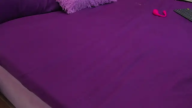 Charlotte_Ice1's cam snapshot