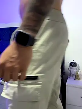 OliverWest04 live sex cam