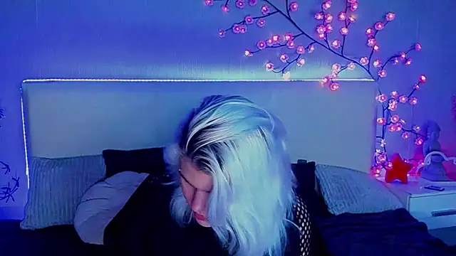 JoannLowe's cam snapshot