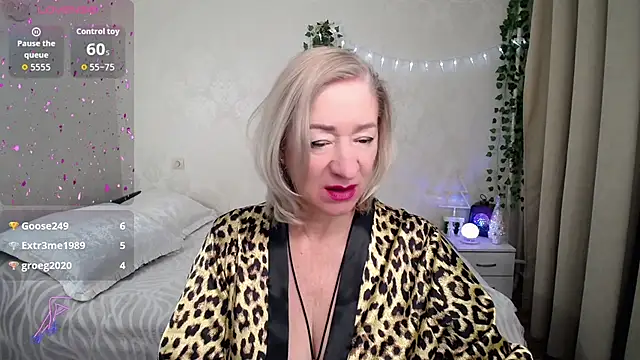 hunters_woman's cam snapshot