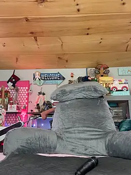 LittleLoftAngel's cam snapshot