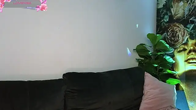 ReyaSophia's cam snapshot