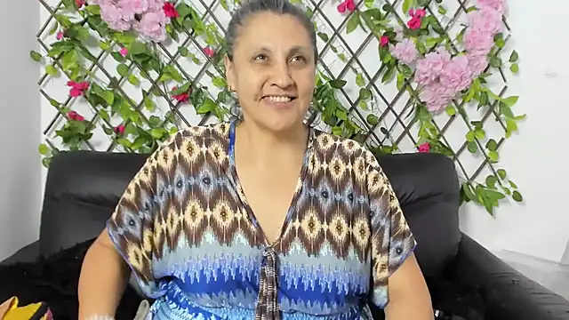 merlyna_goldens's cam snapshot