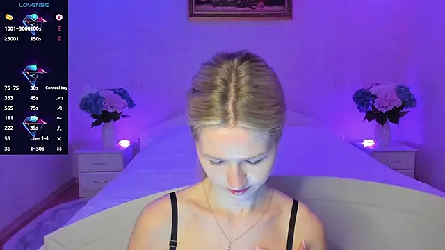 Julie_Blaze's cam snapshot