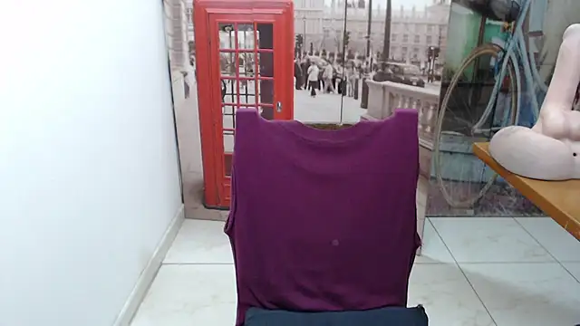 curly_greeneyed's cam snapshot