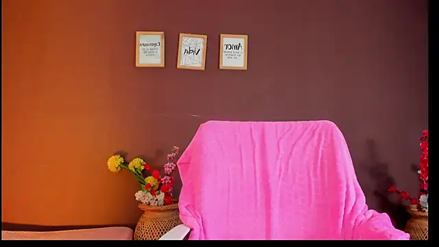 Little_Ivy's cam snapshot