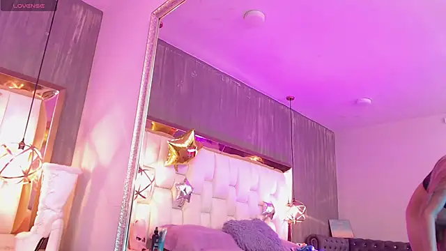 Foxxy_Doll live sex cam