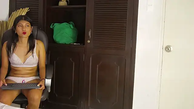 YeseniaRodriguez3's cam snapshot