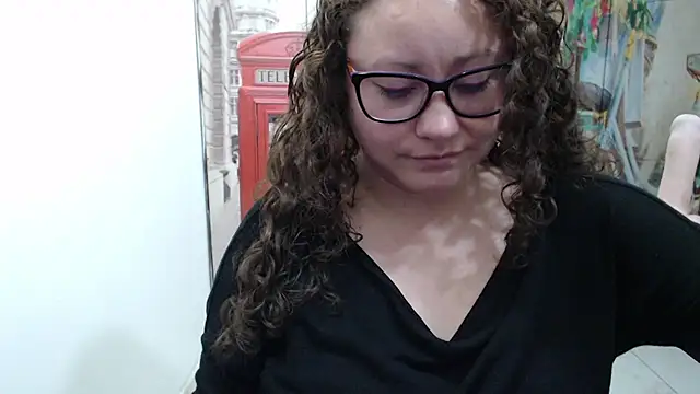 curly_greeneyed's cam snapshot