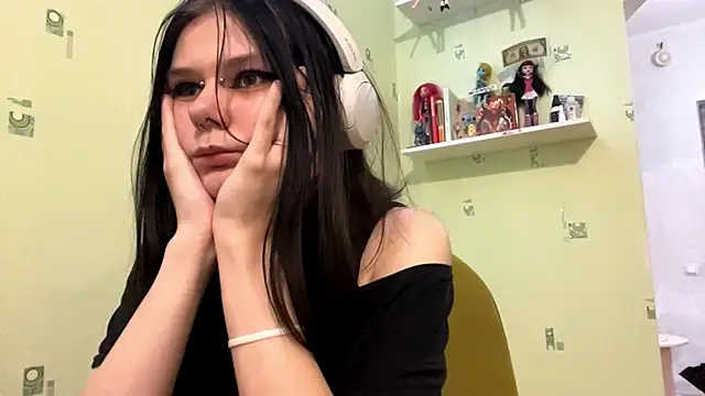 TraceeSchutt's cam snapshot