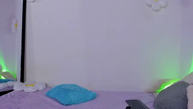 Naomi_Flame's cam snapshot