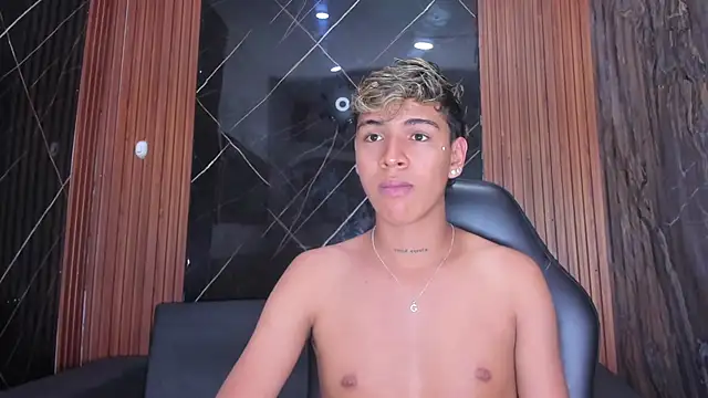 Timmy_Kiing_ live sex cam