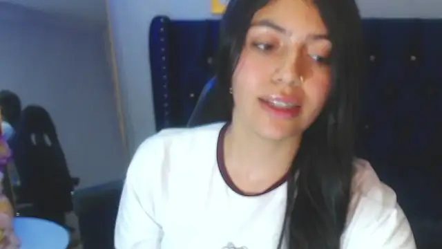 cami_goddess_r's cam snapshot