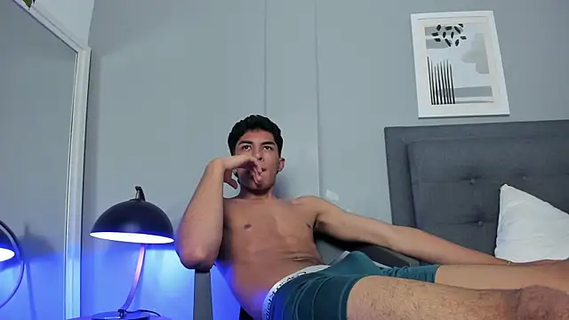 Tylerffoxx live sex cam