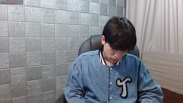 Iantwink18 live sex cam