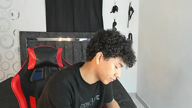 Maximiliano_Khalil live sex cam