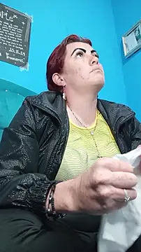 carolinhe_'s cam snapshot