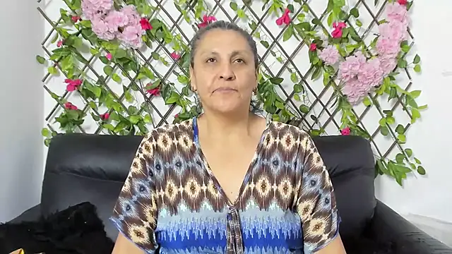 merlyna_goldens's cam snapshot