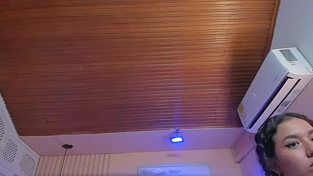 viiolett_lee live sex cam