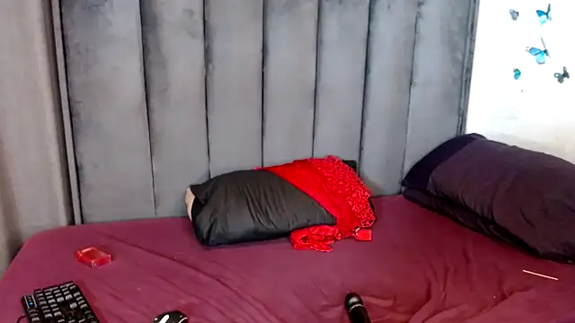 LustyDeziree1's cam snapshot