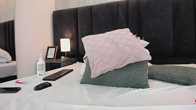 Freyaa__ live sex cam