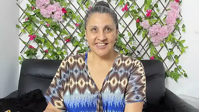 merlyna_goldens's cam snapshot