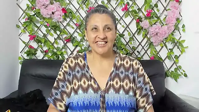 merlyna_goldens's cam snapshot